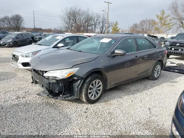 4T1BF1FK1HU695109 2017 TOYOTA CAMRY - Image 2