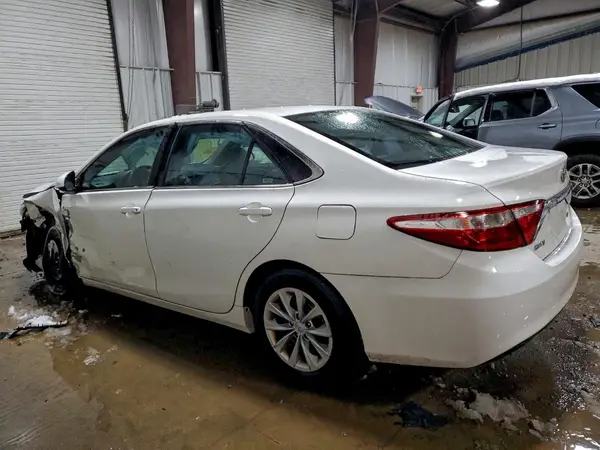 4T1BF1FK1HU695501 2017 TOYOTA CAMRY - Image 2