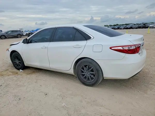 4T1BF1FK1HU695708 2017 TOYOTA CAMRY - Image 2