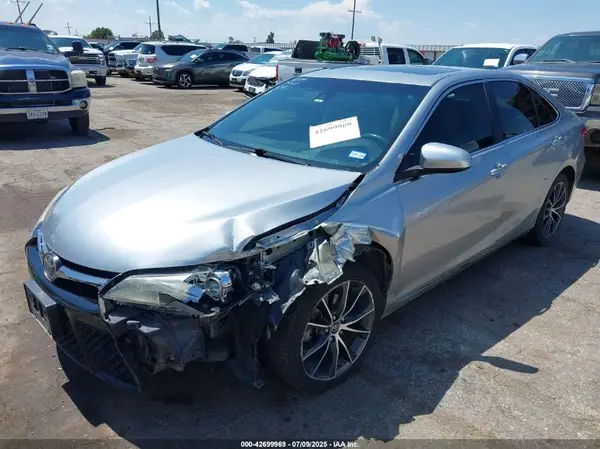 4T1BF1FK1HU697961 2017 TOYOTA CAMRY - Image 2