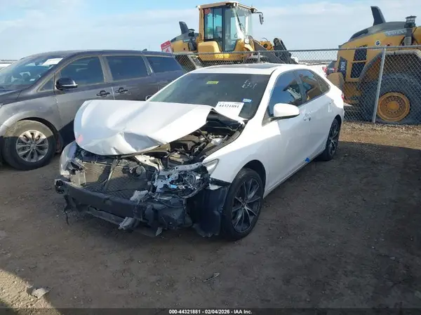 4T1BF1FK1HU699077 2017 TOYOTA CAMRY - Image 2