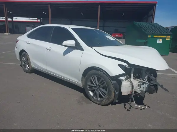 4T1BF1FK1HU700924 2017 TOYOTA CAMRY - Image 1