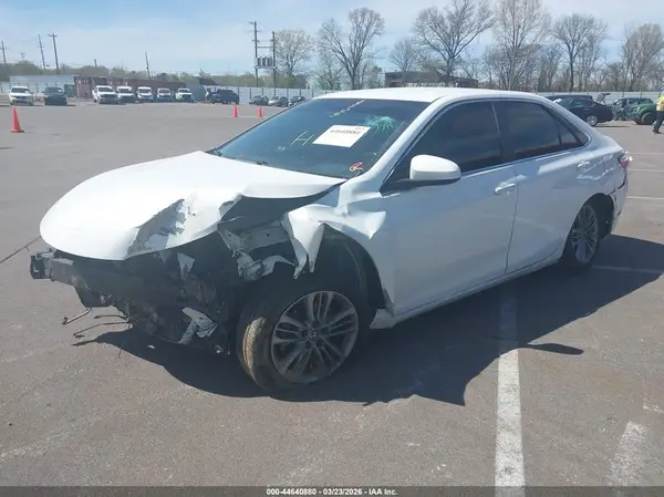 4T1BF1FK1HU700924 2017 TOYOTA CAMRY - Image 2