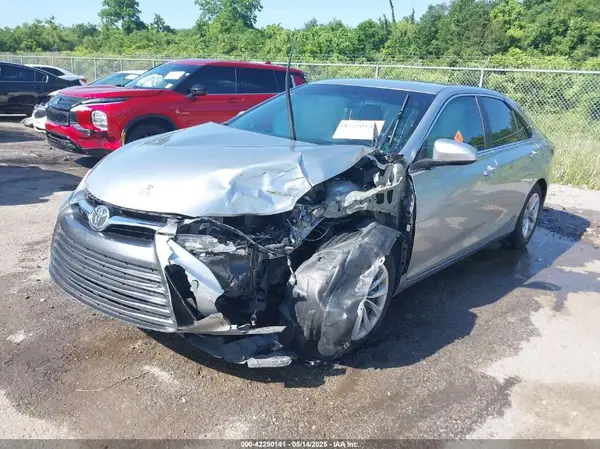 4T1BF1FK1HU701975 2017 TOYOTA CAMRY - Image 2