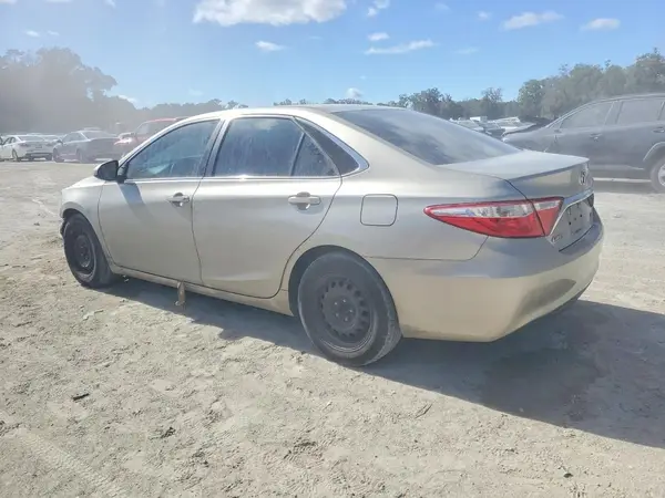 4T1BF1FK1HU702463 2017 TOYOTA CAMRY - Image 2