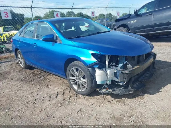 4T1BF1FK1HU703175 2017 TOYOTA CAMRY - Image 1