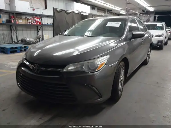 4T1BF1FK1HU703824 2017 TOYOTA CAMRY - Image 2
