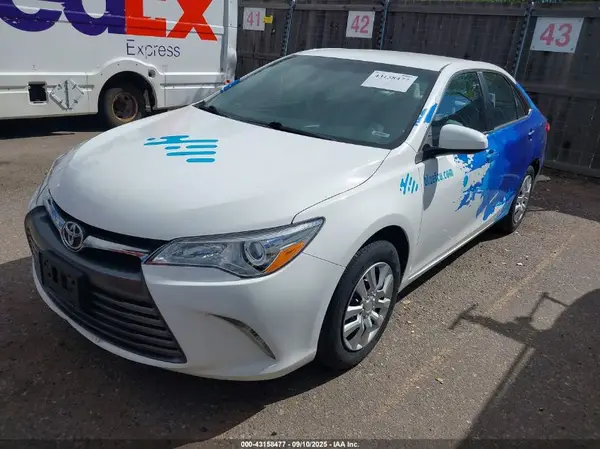 4T1BF1FK1HU709624 2017 TOYOTA CAMRY - Image 2