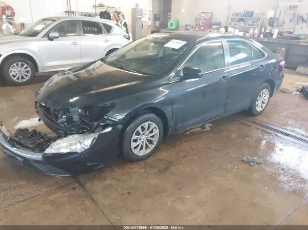 4T1BF1FK1HU710286 2017 TOYOTA CAMRY - Image 2