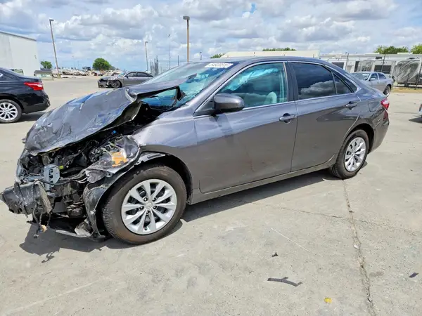4T1BF1FK1HU712121 2017 TOYOTA CAMRY - Image 1