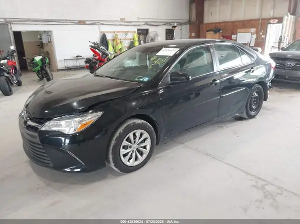4T1BF1FK1HU712751 2017 TOYOTA CAMRY - Image 2