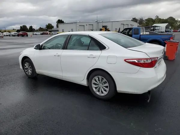 4T1BF1FK1HU712877 2017 TOYOTA CAMRY - Image 2