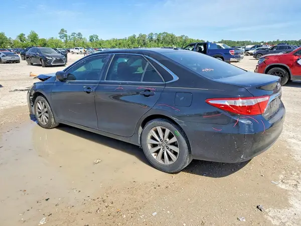 4T1BF1FK1HU714399 2017 TOYOTA CAMRY - Image 2