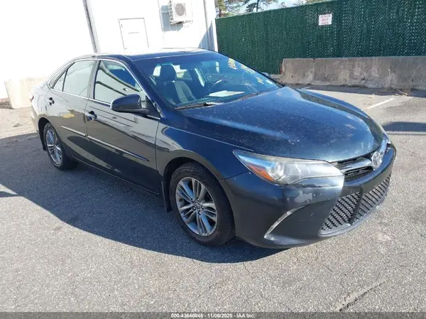 4T1BF1FK1HU715164 2017 TOYOTA CAMRY - Image 1