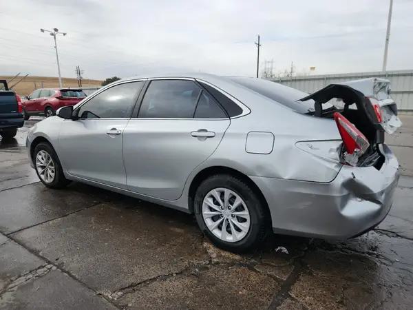 4T1BF1FK1HU719621 2017 TOYOTA CAMRY - Image 2