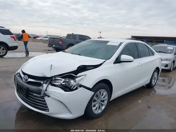 4T1BF1FK1HU719912 2017 TOYOTA CAMRY - Image 2
