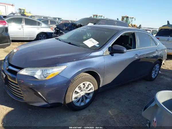 4T1BF1FK1HU720784 2017 TOYOTA CAMRY - Image 2