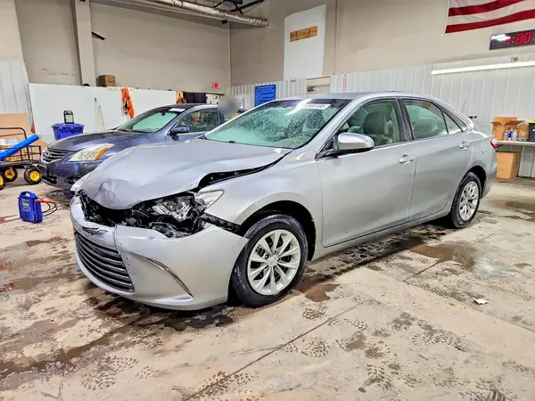 4T1BF1FK1HU720994 2017 TOYOTA CAMRY - Image 1
