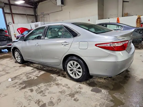 4T1BF1FK1HU720994 2017 TOYOTA CAMRY - Image 2