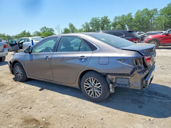 4T1BF1FK1HU721031 2017 TOYOTA CAMRY - Image 2