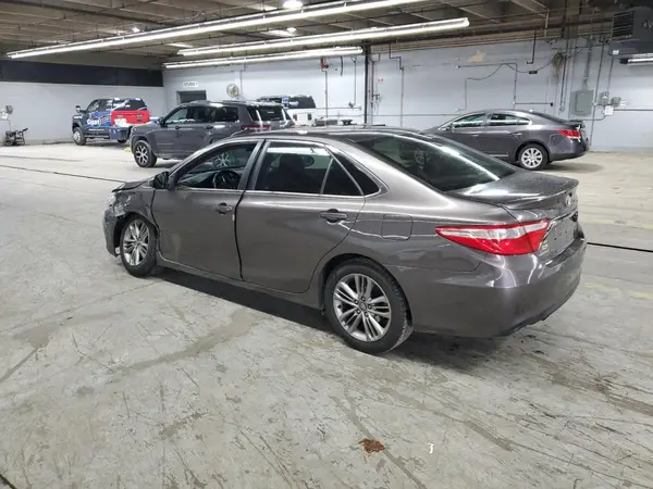 4T1BF1FK1HU721157 2017 TOYOTA CAMRY - Image 2