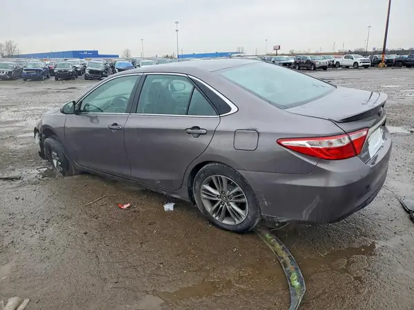 4T1BF1FK1HU724821 2017 TOYOTA CAMRY - Image 2