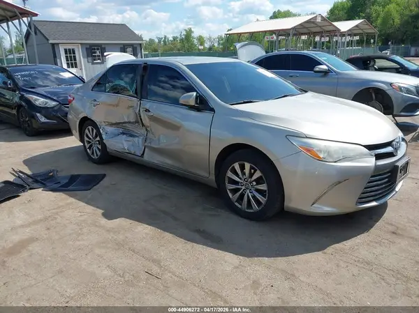 4T1BF1FK1HU725516 2017 TOYOTA CAMRY - Image 1