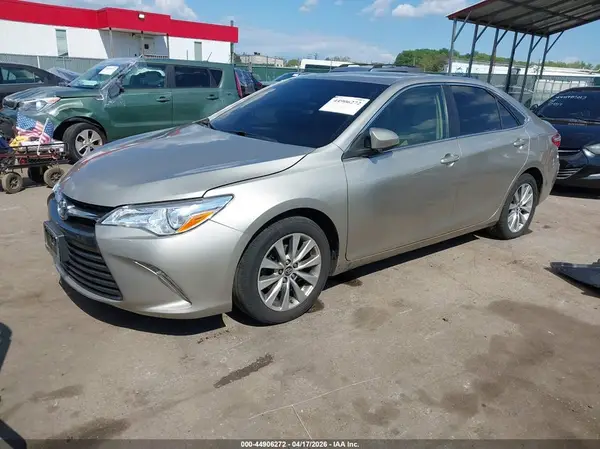 4T1BF1FK1HU725516 2017 TOYOTA CAMRY - Image 2
