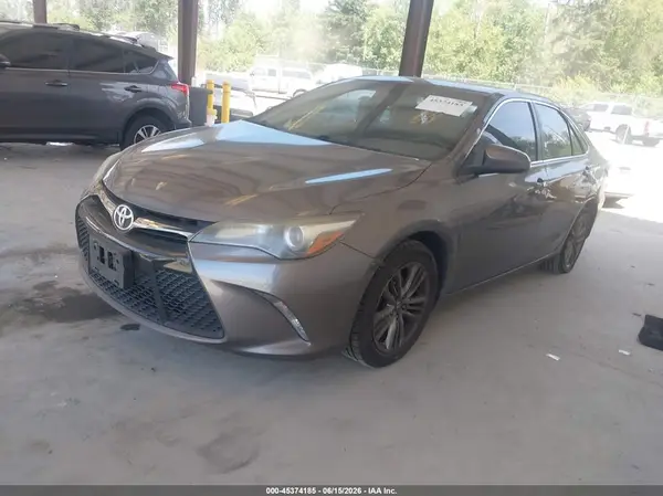 4T1BF1FK1HU727685 2017 TOYOTA CAMRY - Image 2