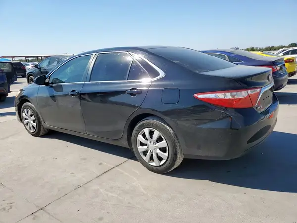 4T1BF1FK1HU727914 2017 TOYOTA CAMRY - Image 2