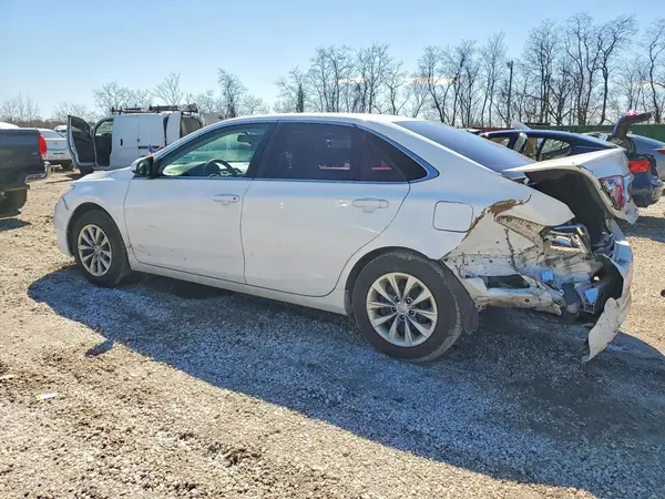 4T1BF1FK1HU730621 2017 TOYOTA CAMRY - Image 2