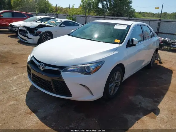 4T1BF1FK1HU732241 2017 TOYOTA CAMRY - Image 2
