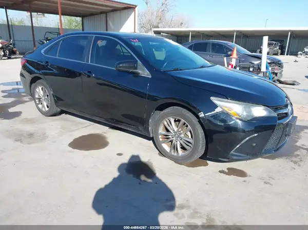 4T1BF1FK1HU733213 2017 TOYOTA CAMRY - Image 1