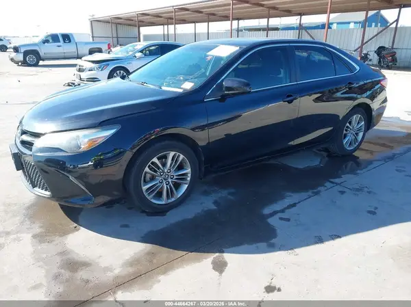 4T1BF1FK1HU733213 2017 TOYOTA CAMRY - Image 2