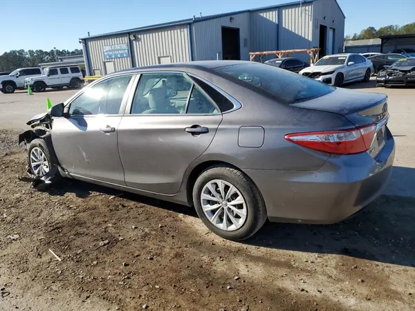 4T1BF1FK1HU735981 2017 TOYOTA CAMRY - Image 2