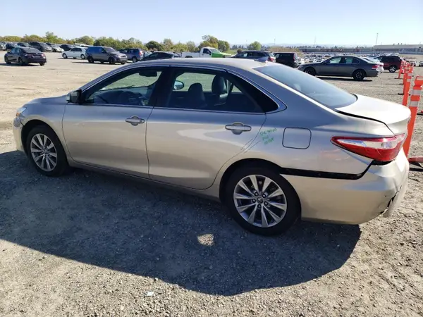 4T1BF1FK1HU737035 2017 TOYOTA CAMRY - Image 2