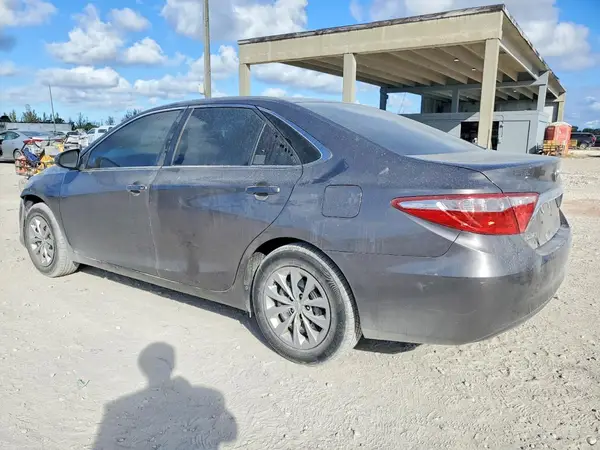 4T1BF1FK1HU737049 2017 TOYOTA CAMRY - Image 2