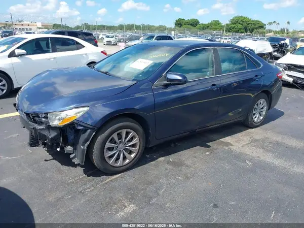 4T1BF1FK1HU737813 2017 TOYOTA CAMRY - Image 2