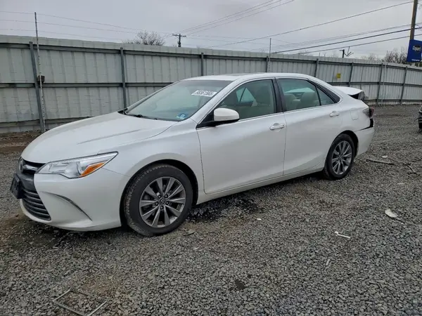 4T1BF1FK1HU738069 2017 TOYOTA CAMRY - Image 1
