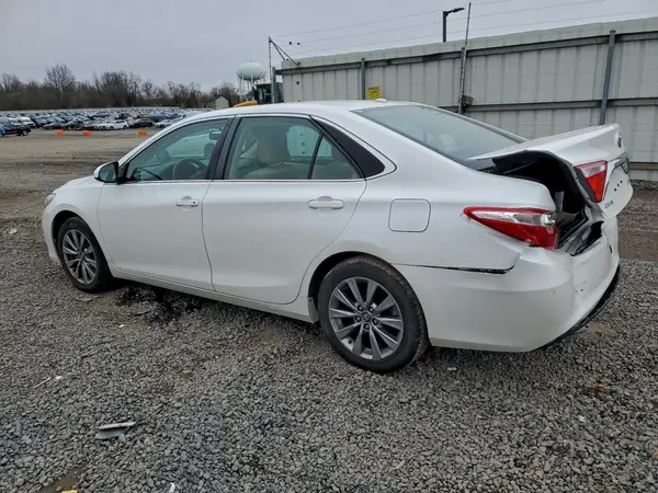 4T1BF1FK1HU738069 2017 TOYOTA CAMRY - Image 2