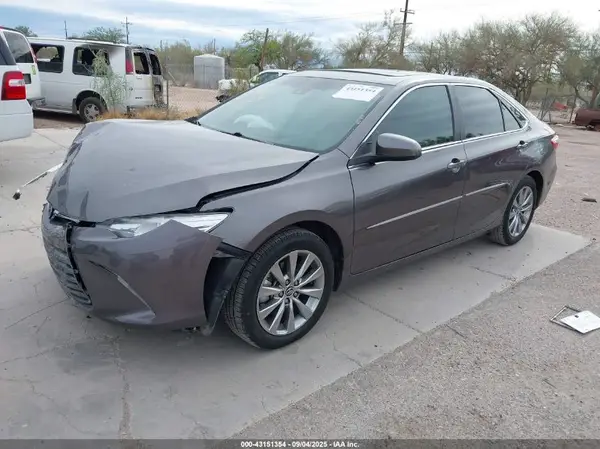 4T1BF1FK1HU739397 2017 TOYOTA CAMRY - Image 2