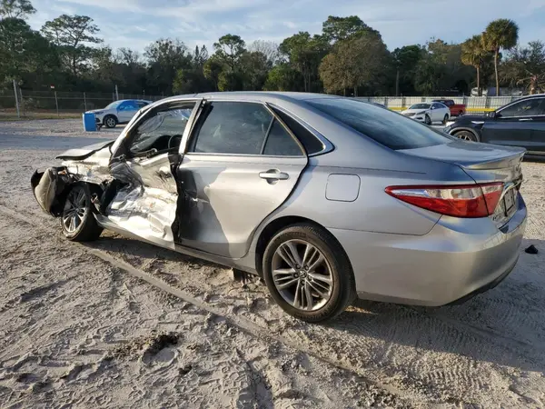 4T1BF1FK1HU743319 2017 TOYOTA CAMRY - Image 2