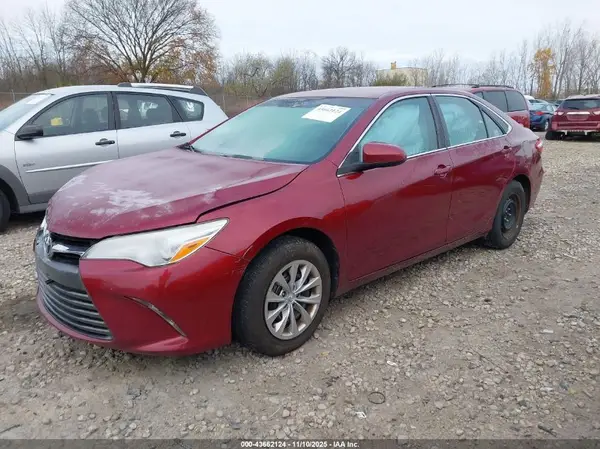 4T1BF1FK1HU747905 2017 TOYOTA CAMRY - Image 2