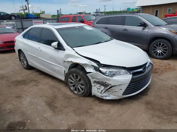 4T1BF1FK1HU748410 2017 TOYOTA CAMRY - Image 1