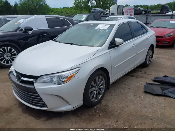 4T1BF1FK1HU748410 2017 TOYOTA CAMRY - Image 2