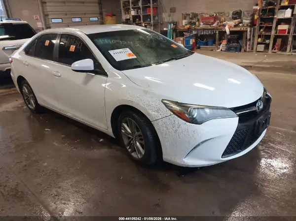 4T1BF1FK1HU749198 2017 TOYOTA CAMRY - Image 1