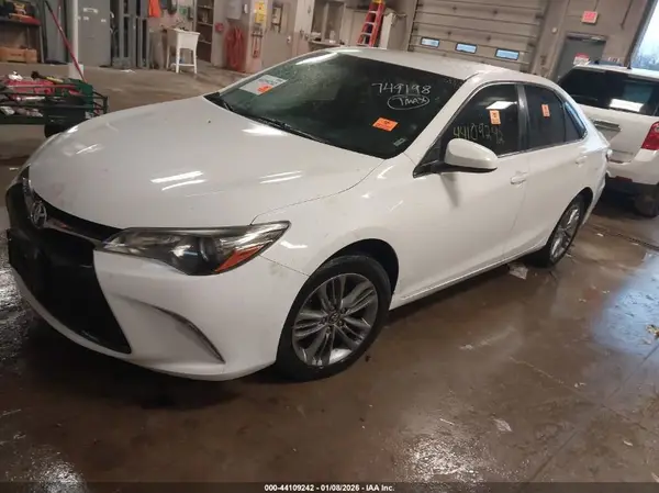 4T1BF1FK1HU749198 2017 TOYOTA CAMRY - Image 2
