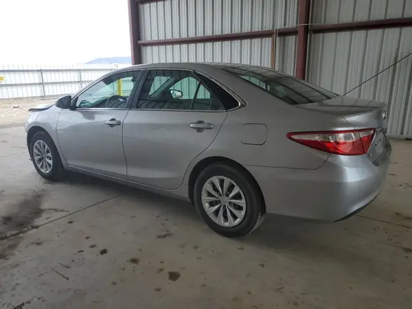 4T1BF1FK1HU752196 2017 TOYOTA CAMRY - Image 2