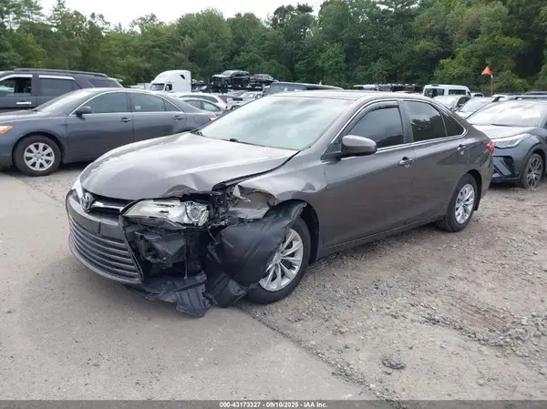 4T1BF1FK1HU755230 2017 TOYOTA CAMRY - Image 2