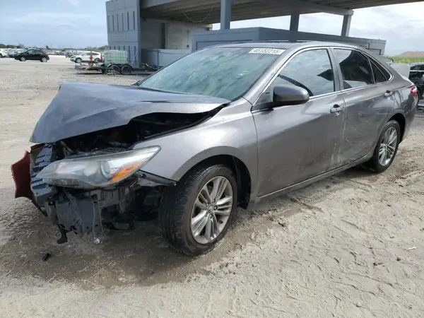 4T1BF1FK1HU759701 2017 TOYOTA CAMRY - Image 1